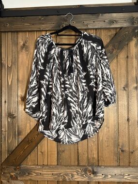 INC International Concepts Black and White Abstract Printed Peasant Top